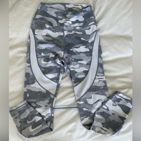 Violate the Dresscode camo leggings - Picture 2 of 4